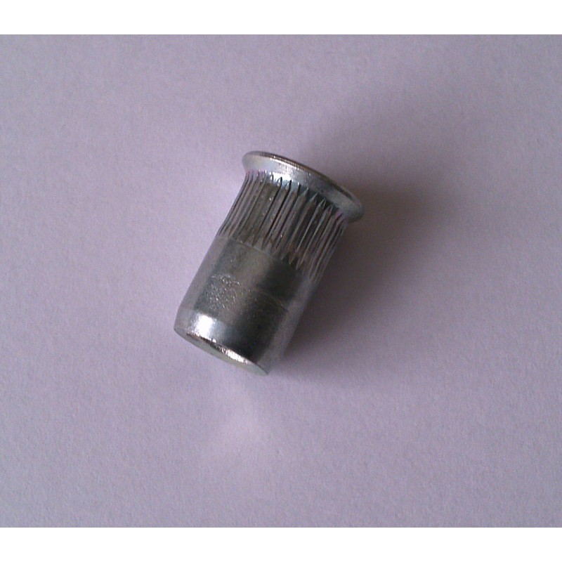 Knurled cylindrical threaded insert, open end, countersunk head in steel zinc plated